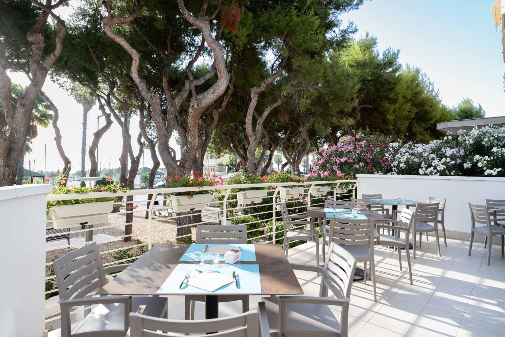 Hotel Velia Grottammare Kültér fotó