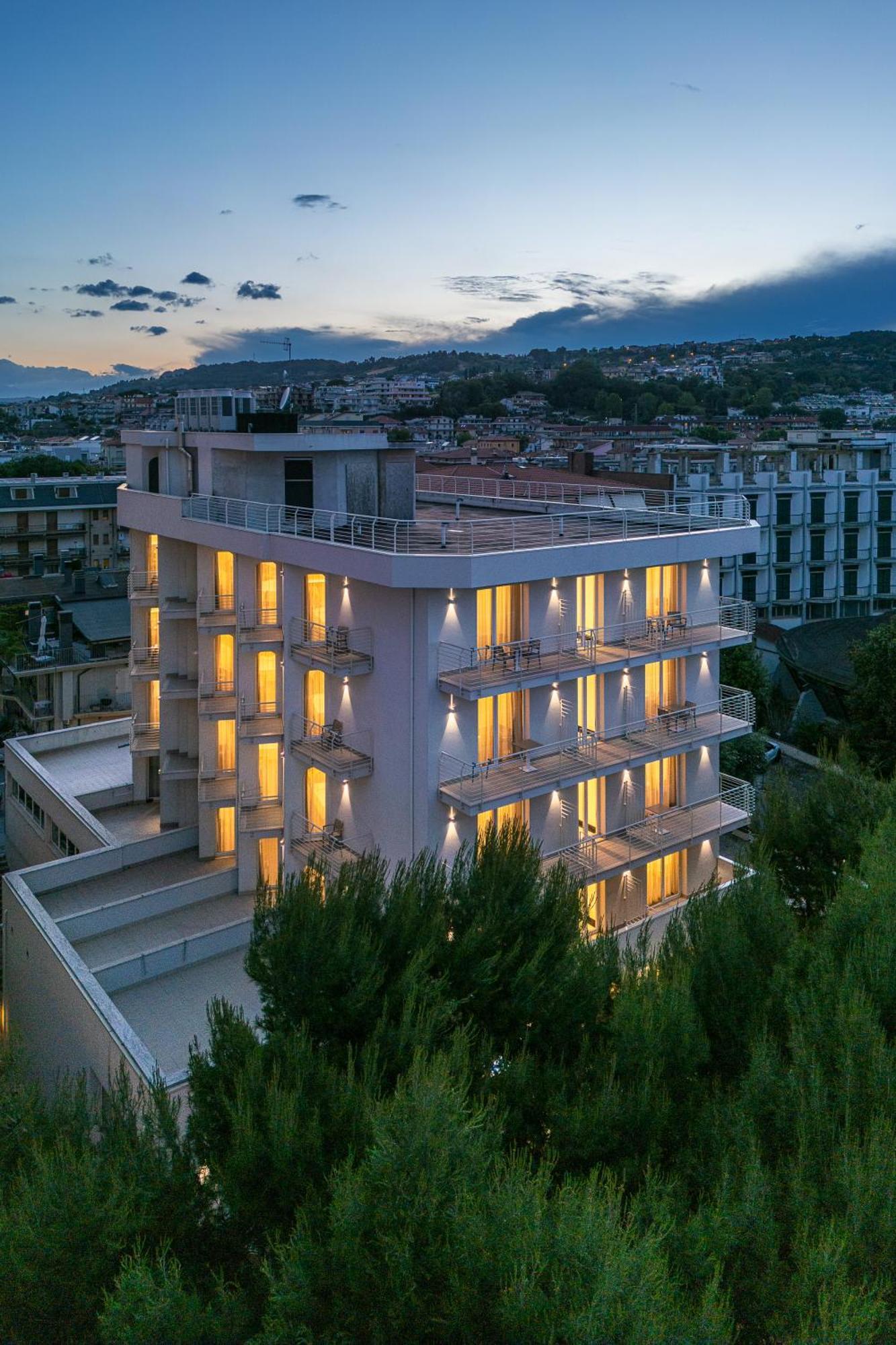 Hotel Velia Grottammare Kültér fotó
