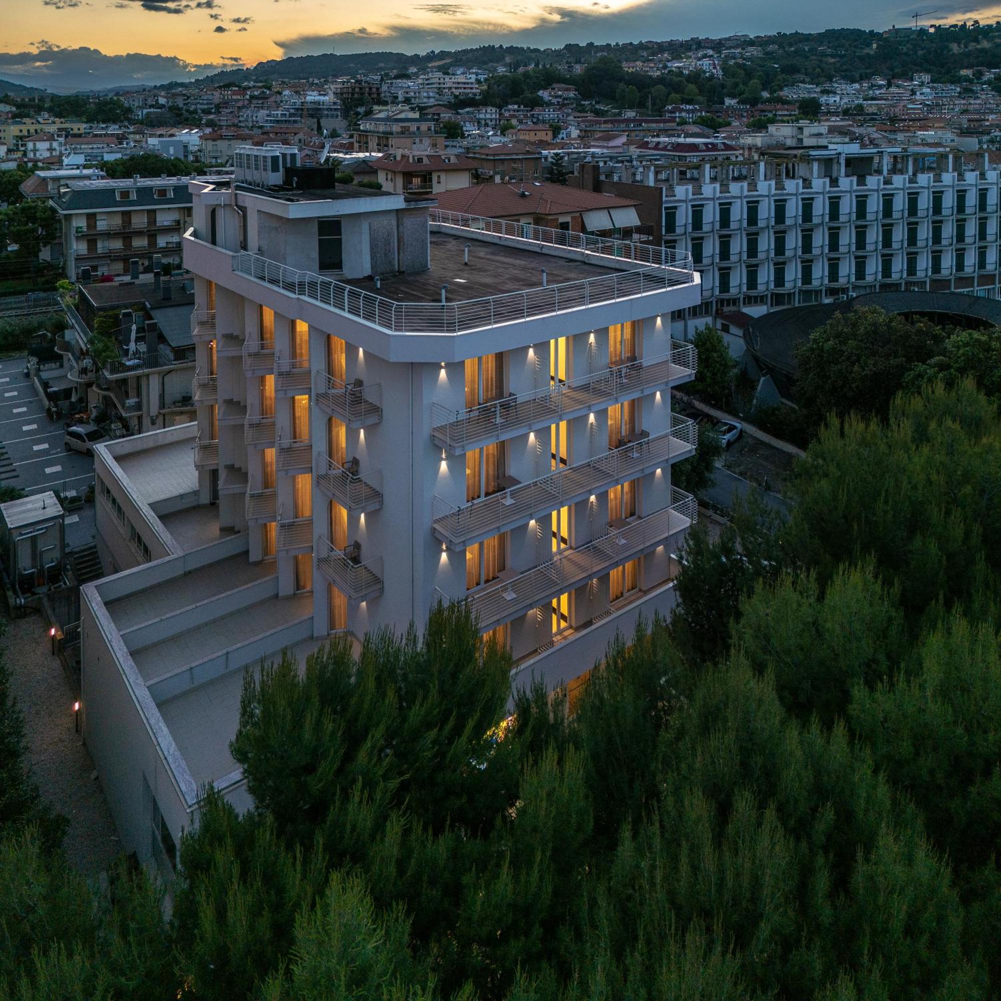Hotel Velia Grottammare Kültér fotó