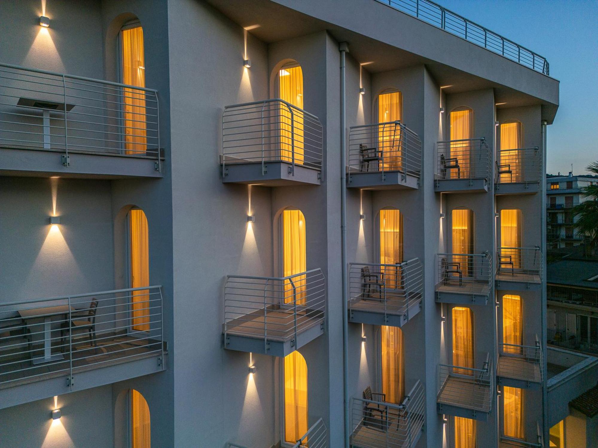 Hotel Velia Grottammare Kültér fotó